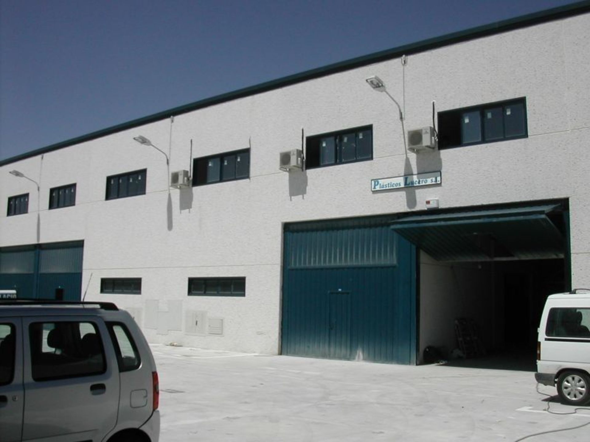 Proyecto de apertura de nave para almacén